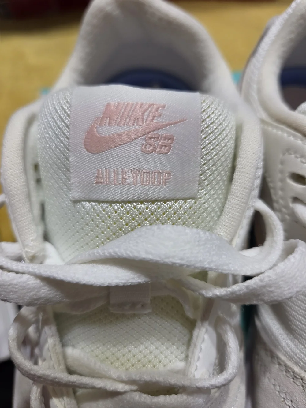 Nike Low-Top Sneakers in White and Light Pink